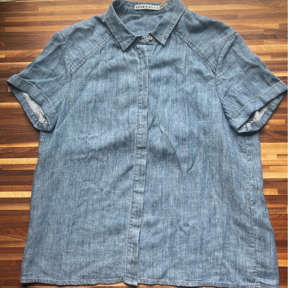 Alice + Olivia linen shirt like denim feel capsule wardrobe